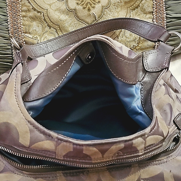 Authenticate Coach shoulder bag - Picture 5 of 8